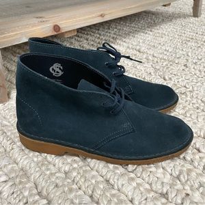 Clarks women’s desert boots suede navy lace up size 8.5